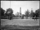 1 vue  - Monument aux morts provisoire pour le défilé du 14 juillet 1919, place de la République. (ouvre la visionneuse)