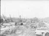 1 vue  - Bassin d\'Austerlitz, entrepôt 1, enfoncement des pieux en béton. 04 mai 1931. (ouvre la visionneuse)