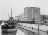 ouvrir dans la visionneuse : Bassin d'Austerlitz, entrepôt 1 de l'Armement Seegmuller, construction achevée [1932].