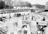 ouvrir dans la visionneuse : Port d'Austerlitz, construction du silo, pose des piliers de fondation. 08 avril 1933.