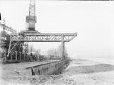 1 vue  - Mur de quai de la centrale électrique (février 1930). (ouvre la visionneuse)