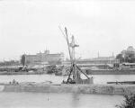 1 vue  - Bassin des Remparts, travaux d\'aménagement (10 juin 1926). (ouvre la visionneuse)