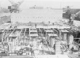 1 vue  - Entrepôt Le Rhin, nouvel entrepôt du bassin du Commerce, vue prise pendant l\'éxécution des travaux de coffrage du rez-de-chaussée. (ouvre la visionneuse)