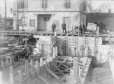 1 vue  - Ecluse Nord, construction d\'une enclave de porte (15 février 1933). (ouvre la visionneuse)