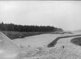 1 vue  - Construction de l\'infrastructure (4 mai 1931). (ouvre la visionneuse)