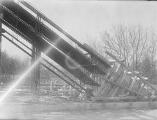 1 vue  - Pont de la Citadelle, naissance de l\'arc de la 2ème travée après bétonnage (24 mars 1933). (ouvre la visionneuse)
