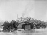 1 vue  - Démontage du pont Henry par le 5ème régiment de génie (5 mars 1931). (ouvre la visionneuse)