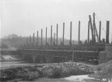 1 vue  - Montage du pont de la ligne Strasbourg-Kehl sur le Bassin Vauban (5 janvier 1929). (ouvre la visionneuse)