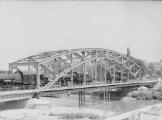 1 vue  - Pont du Petit Rhin (Pont Schneider), épreuve de charge avec locomotives (22 juillet 1929). (ouvre la visionneuse)