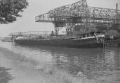 1 vue  - Bassin Dusuzeau (mai 1947), à hauteur de l\'usine à gaz. (ouvre la visionneuse)
