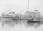 1 vue  - Entrepôts de la société alsacienne de navigation rhénane (SANARA) avant 1918. (ouvre la visionneuse)