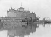 ouvrir dans la visionneuse : Bassin du Commerce, entrepôts publics (avant 1918).