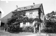 1 vue  - Gertwiller, maison de famille de Lucien Blumer (branche maternelle) (juillet 1902). (ouvre la visionneuse)