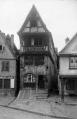 ouvrir dans la visionneuse : Dambach-la-Ville, maison sur la place du Marché (1) et Hôtel de Ville (2) (août 1904).