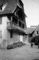 ouvrir dans la visionneuse : Dambach-la-Ville, maison à balcon.