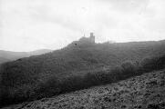 1 vue  - Château du Spesbourg, vue générale (vers Andlau) (juillet 1909). (ouvre la visionneuse)