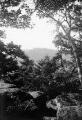 ouvrir dans la visionneuse : Mont Sainte-Odile, plateau des Fées, vue sur le couvent de Sainte-Odile (juillet 1902).