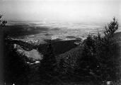 1 vue  - Mont Sainte-Odile, la Bloss avec vue sur la vallée de Niedermunster. (ouvre la visionneuse)