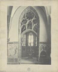 ouvrir dans la visionneuse : [Eglise Saint-Pierre-le-Jeune protestante, vue d'une chapelle]. [1910].