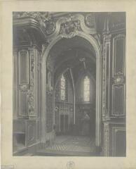 ouvrir dans la visionneuse : [Eglise Saint-Pierre-le-Jeune protestante, vue d'une chapelle]. [1910].