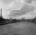 1 vue  - Paris, pont Alexandre 3. (ouvre la visionneuse)