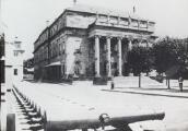 1 vue  - Place Broglie, canons devant la fonderie, théâtre municipal. (ouvre la visionneuse)