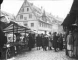 1 vue  - Obernai, marché, scène de rue. (ouvre la visionneuse)
