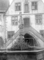 1 vue  - Ammerschwihr, fontaine de l\'homme sauvage, Hôtel de Ville. (ouvre la visionneuse)