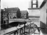 1 vue  - Strasbourg, pont du Corbeau, vu du quai Saint-Nicolas, en arrière plan les Grandes-Boucheries. (ouvre la visionneuse)
