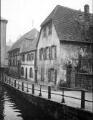 1 vue  - Saverne, maisons au bord du canal (ancienne rue des Juifs). (ouvre la visionneuse)