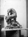 1 vue  - Strasbourg, maquette de la sculpture \'Hercule et le lion\' d\'Alfred Marzolff. (ouvre la visionneuse)