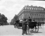1 vue  - Paris, façade du Grand Hôtel rue Scribe. (ouvre la visionneuse)