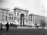 1 vue  - Milan (Italie), arc de triomphe de la galerie Victor-Emmanuel II. (ouvre la visionneuse)