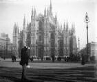 1 vue  - Milan (Italie), cathédrale (duomo). (ouvre la visionneuse)