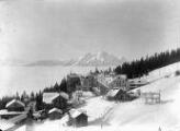 ouvrir dans la visionneuse : Suisse, village de montagne, paysage hivernal.