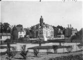 ouvrir dans la visionneuse : Charleville-Mézières, monument à Albert Ier de Belgique.