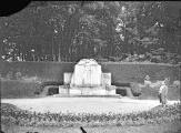 1 vue  - Bourbonne-les-Bains, monument aux morts de la guerre 1914-1918. (ouvre la visionneuse)