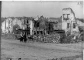 ouvrir dans la visionneuse : Baccarat, la ville en ruines, après la campagne de 1914.