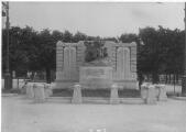 1 vue  - Commercy, Monument aux Morts de la Grande guerre. (ouvre la visionneuse)