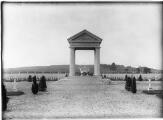 ouvrir dans la visionneuse : Chambrecy, cimetière militaire italien de Bligny (guerre 1914-1918), Monument dédié au 5000 soldats italiens morts en terre de France.