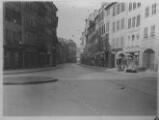 1 vue  - Rue des Grandes Arcades, commerce de jouets \'Wery\', véhicule automobile. [1939]. (ouvre la visionneuse)