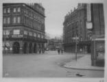 ouvrir dans la visionneuse : Angle place Kléber et rue des Francs-Bourgeois, magasins modernes. [1939].