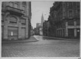 1 vue  - Rue des Pontonniers, cathédrale en arrière plan. [1939]. (ouvre la visionneuse)