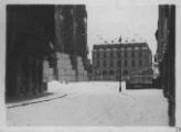 ouvrir dans la visionneuse : Place de la Cathédrale enneigée, protection de la façade de la cathédrale. Hiver 1939-1940.