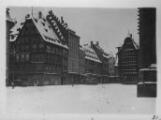 1 vue  - Place de la Cathédrale enneigée, maison Kammerzell. Hiver 1939-1940. (ouvre la visionneuse)
