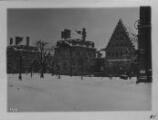 ouvrir dans la visionneuse : Palais Rohan et maison de l'Oeuvre Notre Dame sous la neige, vus de la place du Château. Hiver 1939-1940.