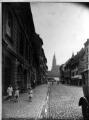 ouvrir dans la visionneuse : Rue d'Or, vue vers la Cathédrale, marché du pont du Corbeau, scène de rue.