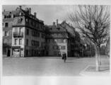 1 vue  - Place d\'Austerlitz, vers la rue des Orphelins. 8 avril 1943. (ouvre la visionneuse)