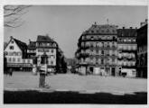 1 vue  - Place d\'Austerlitz, vers la rue d\'Austerlitz. 13 avril 1943. (ouvre la visionneuse)