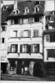 1 vue  - Quai des Bateliers n°4, façade du restaurant \'Zum Elsässischen Fischer\'. (ouvre la visionneuse)